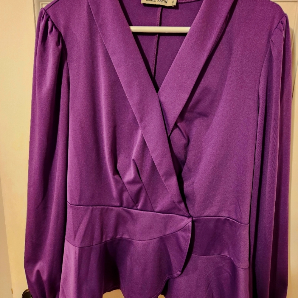 Gorgeous and Flattering Grace Karin Elegant Wrap V Neck Top